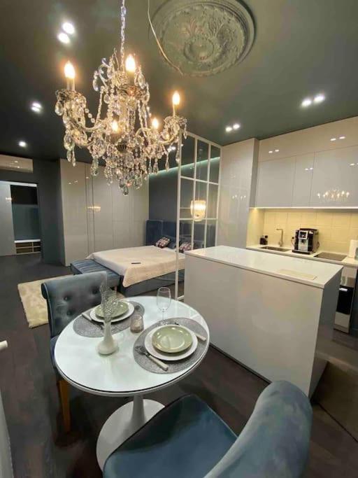 Atlant Luxury Apartments On Golovna Навпроти Тц Депот, Безконтактне Заселення Cernăuți Exterior foto