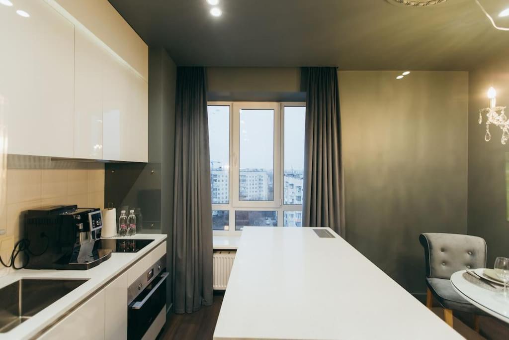 Atlant Luxury Apartments On Golovna Навпроти Тц Депот, Безконтактне Заселення Cernăuți Exterior foto